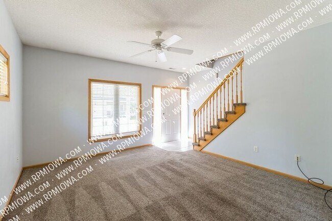 Building Photo - RENT SPECIAL!! 2 Bedroom, 2.5 Bathroom Tow...