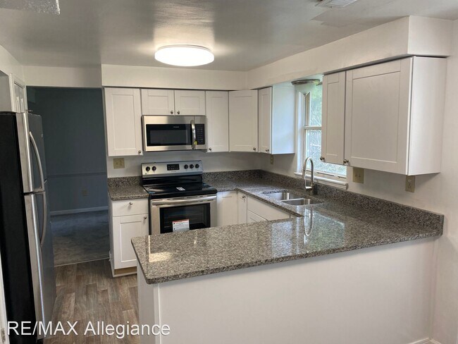 Building Photo - 4 br, 2.5 bath House - 1000 LARDER POST