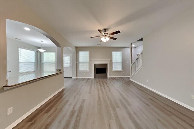 Building Photo - 14 Prairie Oak Dr