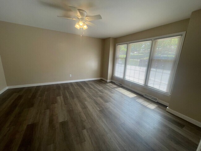 Building Photo - Charming Brick Ranch Home in Campbell County