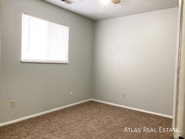 Building Photo - 1017 Delaware Dr