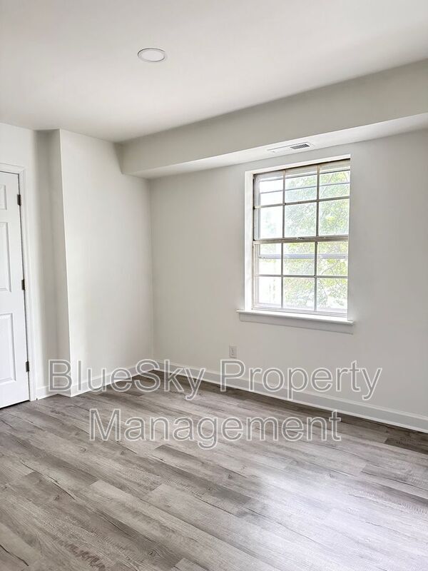 Building Photo - 800 Runnel Ct