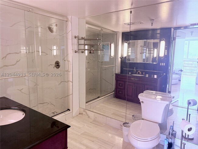 Foto del edificio - 15645 Collins Ave