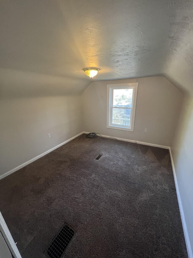 Building Photo - 1016 E Brookside Dr