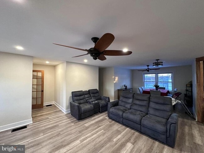 Foto del edificio - 15410 National Pike