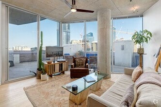 Building Photo - 360 Nueces St