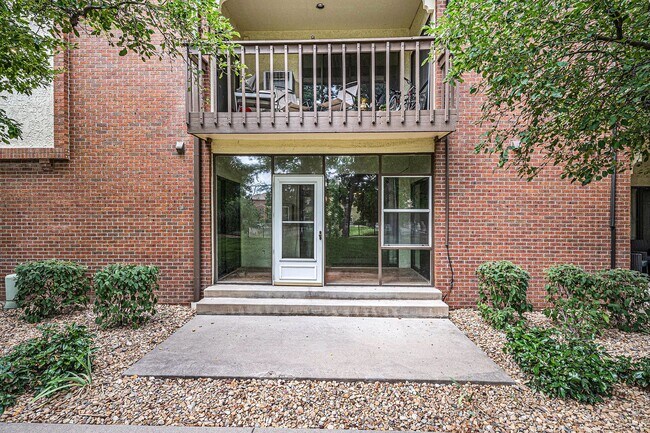 Building Photo - 13950 E Oxford Pl