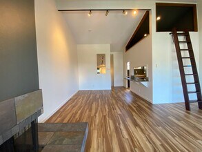 Building Photo - 4637 Park Dr