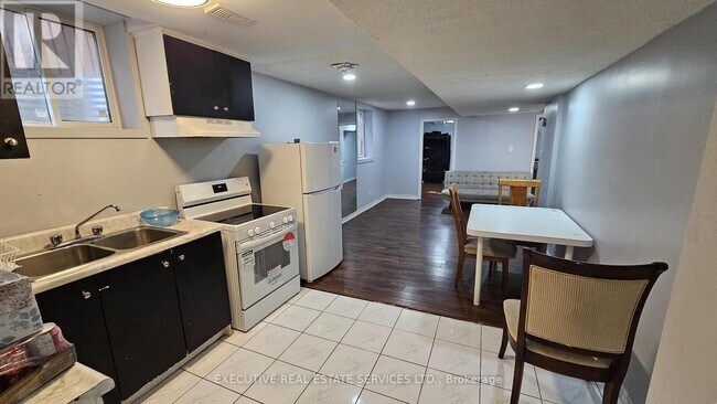 Photo du bâtiment - 1004 Ceremonial Dr