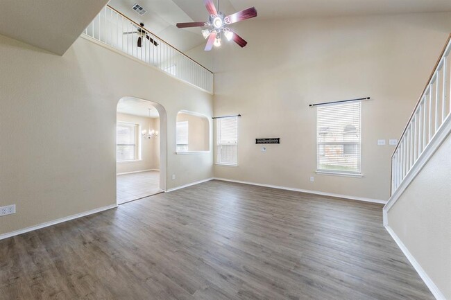 Building Photo - 1203 Logan Dr