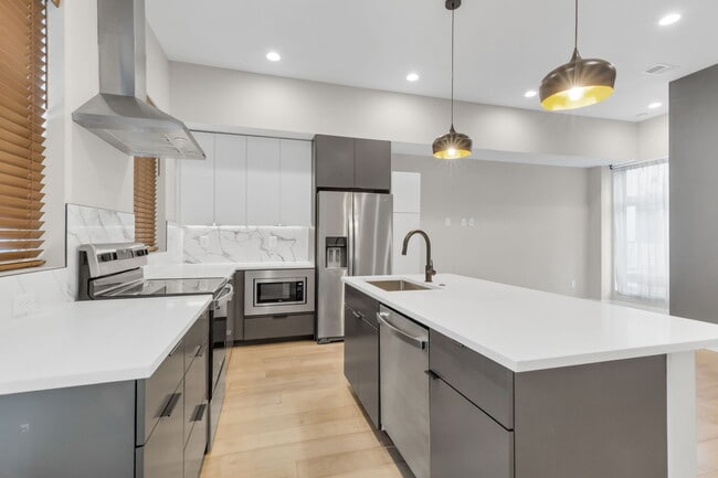 Building Photo - 635 Inca St