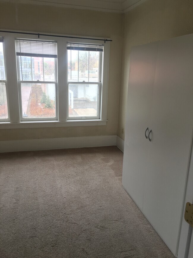 Bedroom - 1556 Englewood Ave