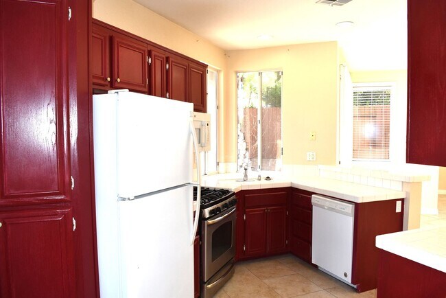 Building Photo - 3 Bedroom 2.5 Bath 2 Story Home- Scripps R...