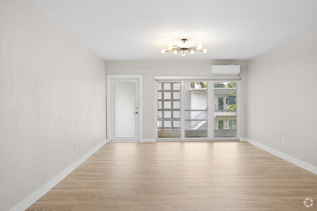 1BR, 1BA - 900SF - Living Room - 9200 E Bay Harbor Dr