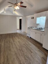 Building Photo - 586 Old York Rd