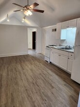 Building Photo - 586 Old York Rd