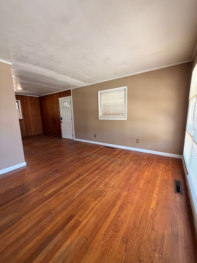 Photo - Fenced in Yard! House