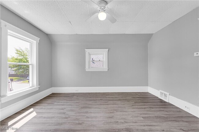 Foto del edificio - 13437 Kirton Ave