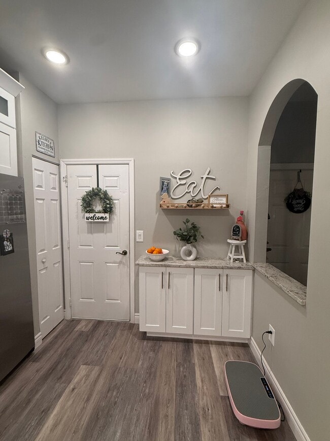 Foto del edificio - 3636 Pine Oak Cir