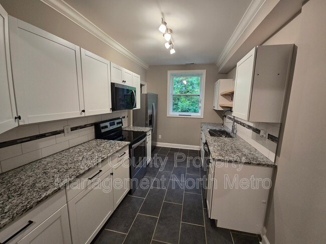Photo - 545 Lakeview Dr House