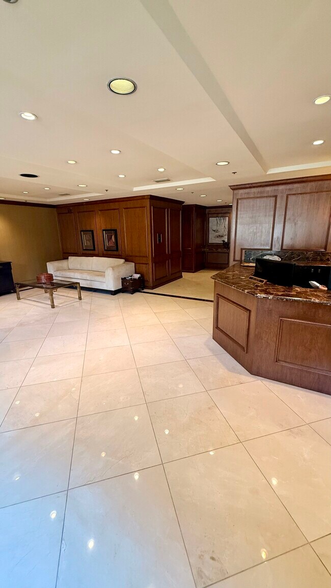 Foto del edificio - 222 Monterey Rd