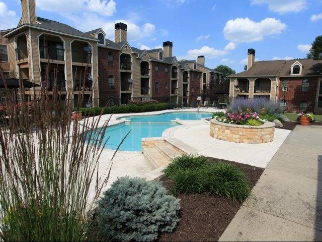 Piscina estilo resort - Remington Place
