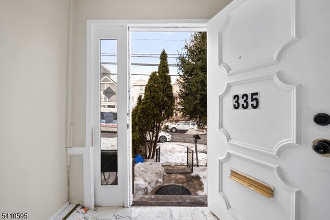 Building Photo - 335 Boulevard