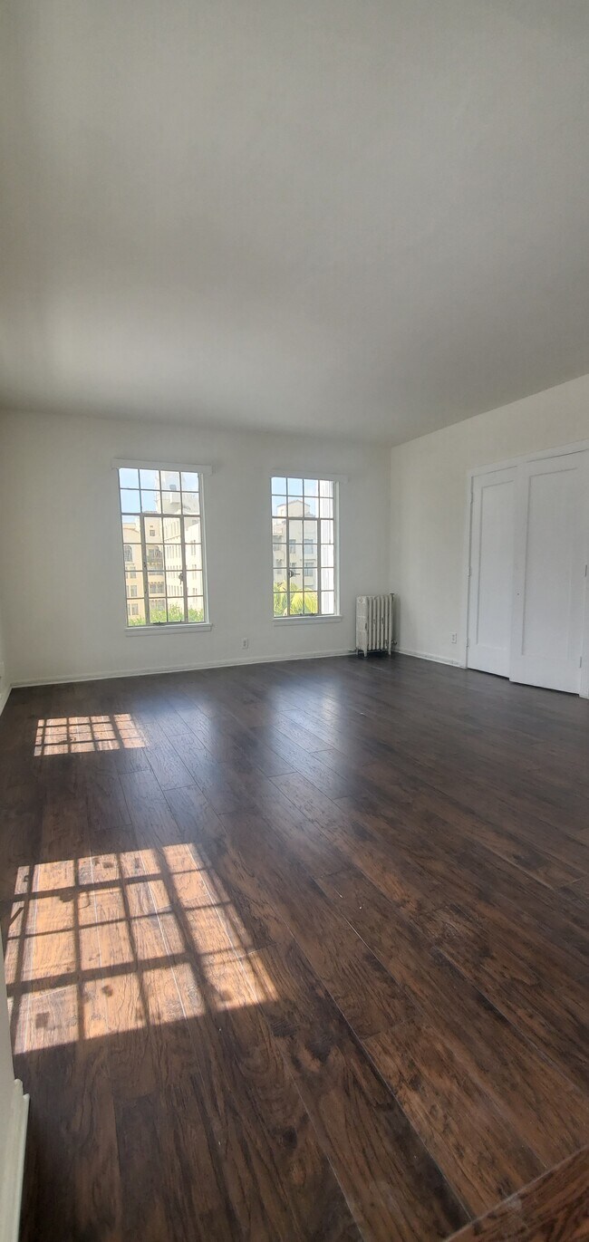 Foto del edificio - 840 S Serrano Ave