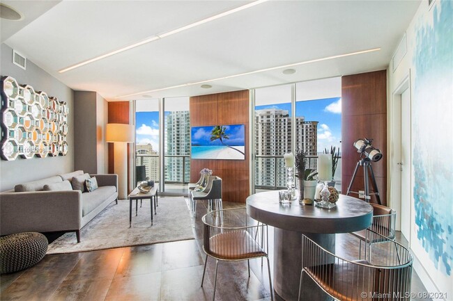Foto del edificio - 300 S Biscayne Blvd