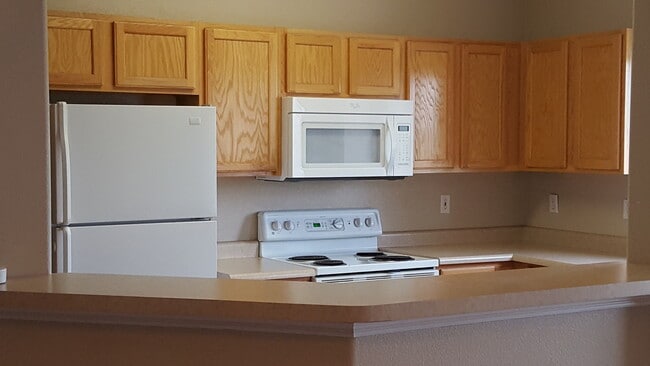 Foto del edificio - Ground level 3 bedroom, 2 bath, condo in Springs Ranch GATED community
