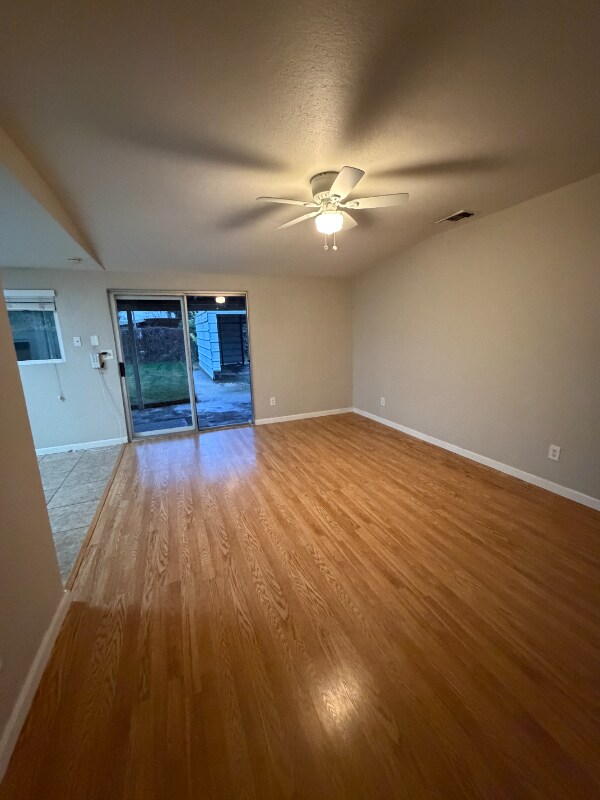 Building Photo - 881 Casselman Dr