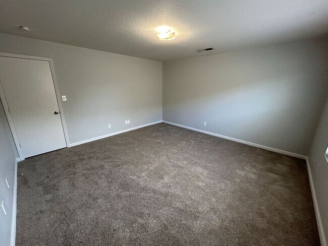 Foto del edificio - 15283 Mill Valley Dr