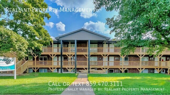 Building Photo - 2021 Cambridge Dr