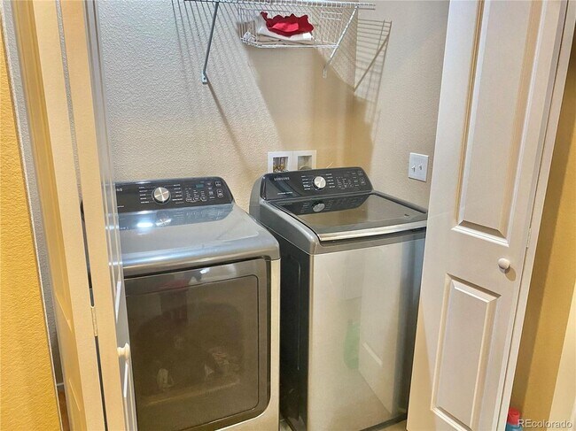 Building Photo - 283 S 4th Ct