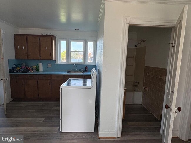 Building Photo - 50 E North St