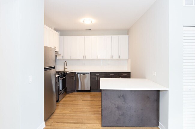 Foto del edificio - 2922 W Logan Blvd