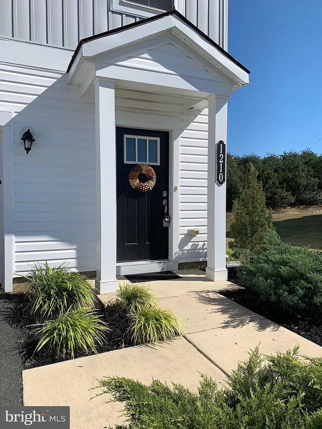 Building Photo - 1210 Hudgins Farm Cir