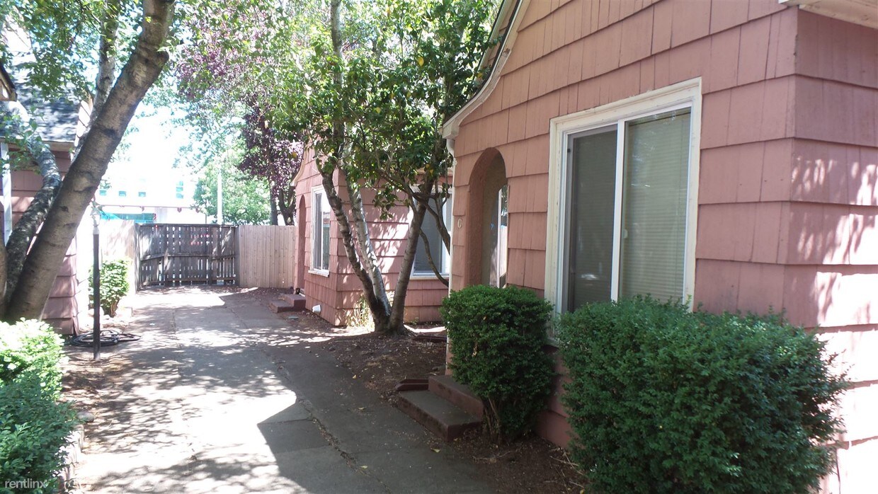 Primary Photo - 1376 W 6th Ave