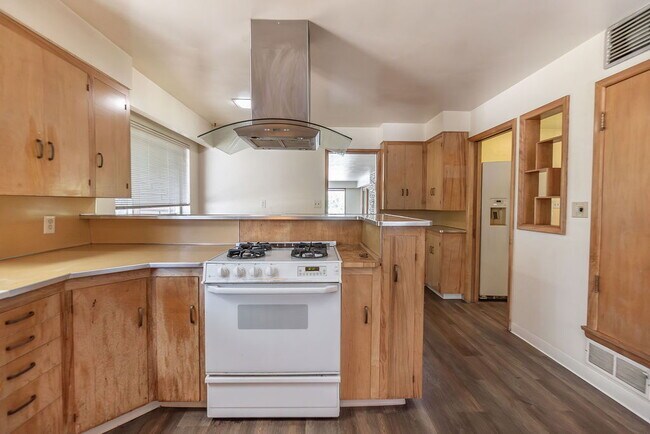 Foto del edificio - Spacious 3 bed 3 bath home