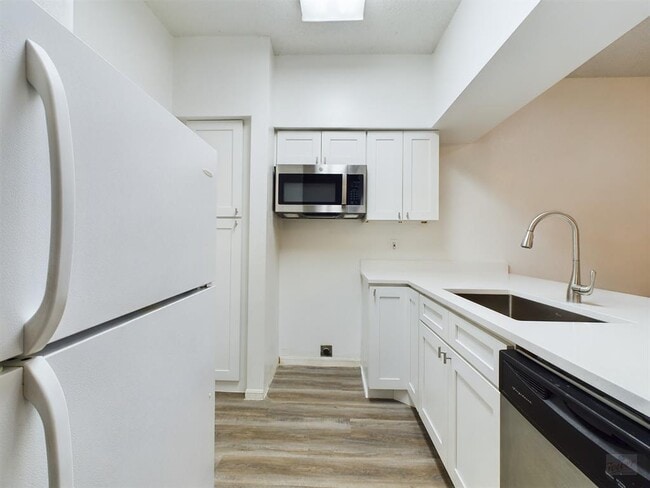 Building Photo - 2901 San Jacinto Blvd