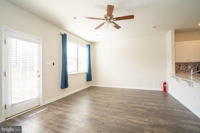 Building Photo - 172 Mazzeo Dr