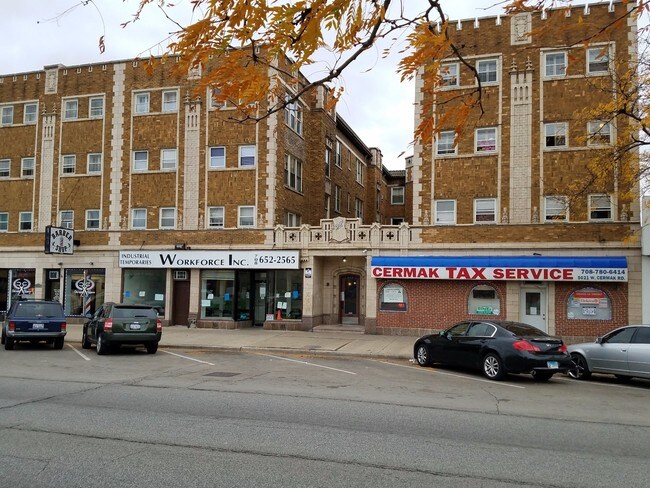 Building Photo - 5011 W Cermak Rd