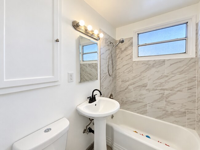 Foto del edificio - 528 N Rosemary Ln