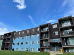 Building Photo - 6 Nixon