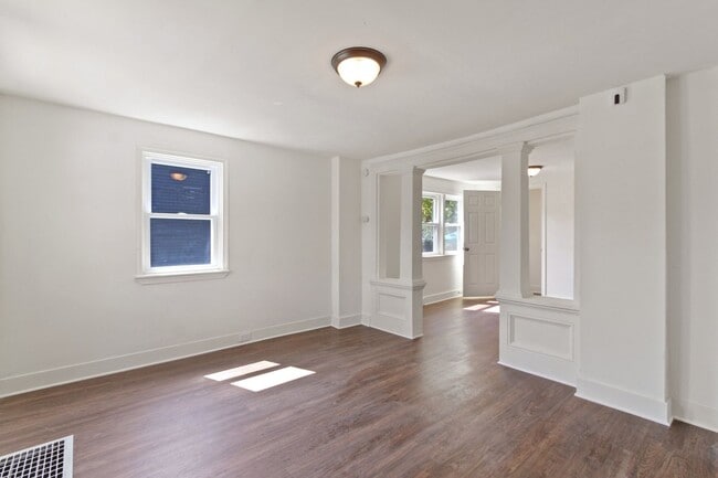 Building Photo - Cozy 3 Bedroom, 1.5 Bath Single Family Home!