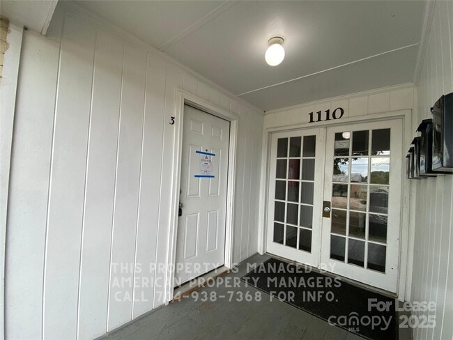 Building Photo - 1110 S Main St