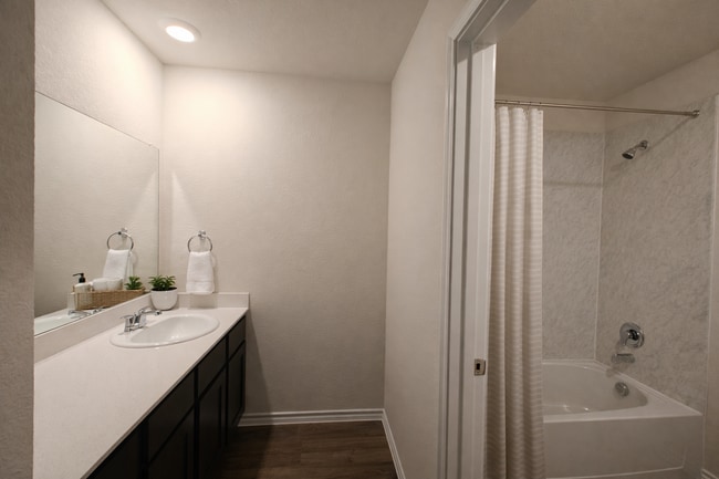 Building Photo - 1324 Stuarts Frst Dr