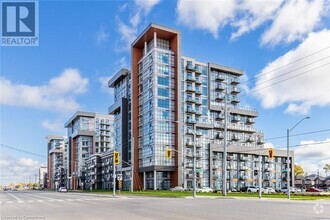 Building Photo - 450 Dundas St E