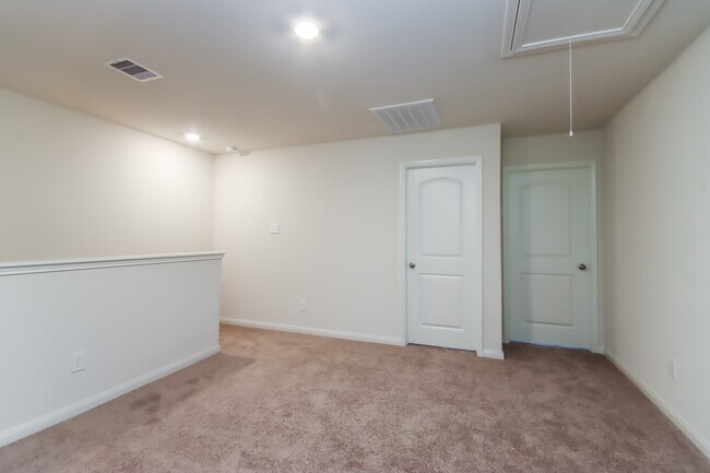 Building Photo - 8410 Sandy Drift Rd