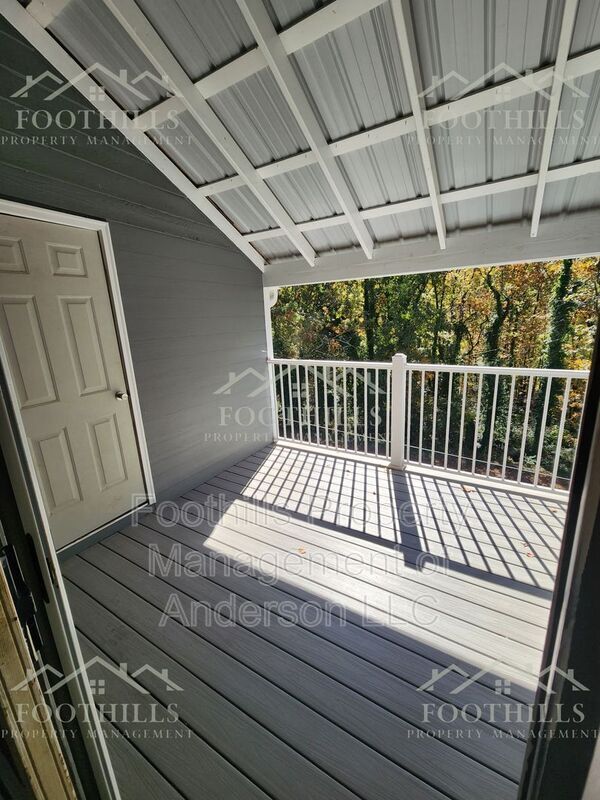 Building Photo - 1911 Northlake Dr